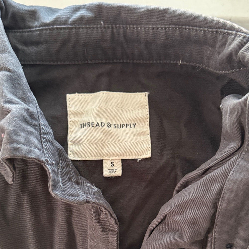 Stylish Utility Jacket with Patterned Sleeves - image 3